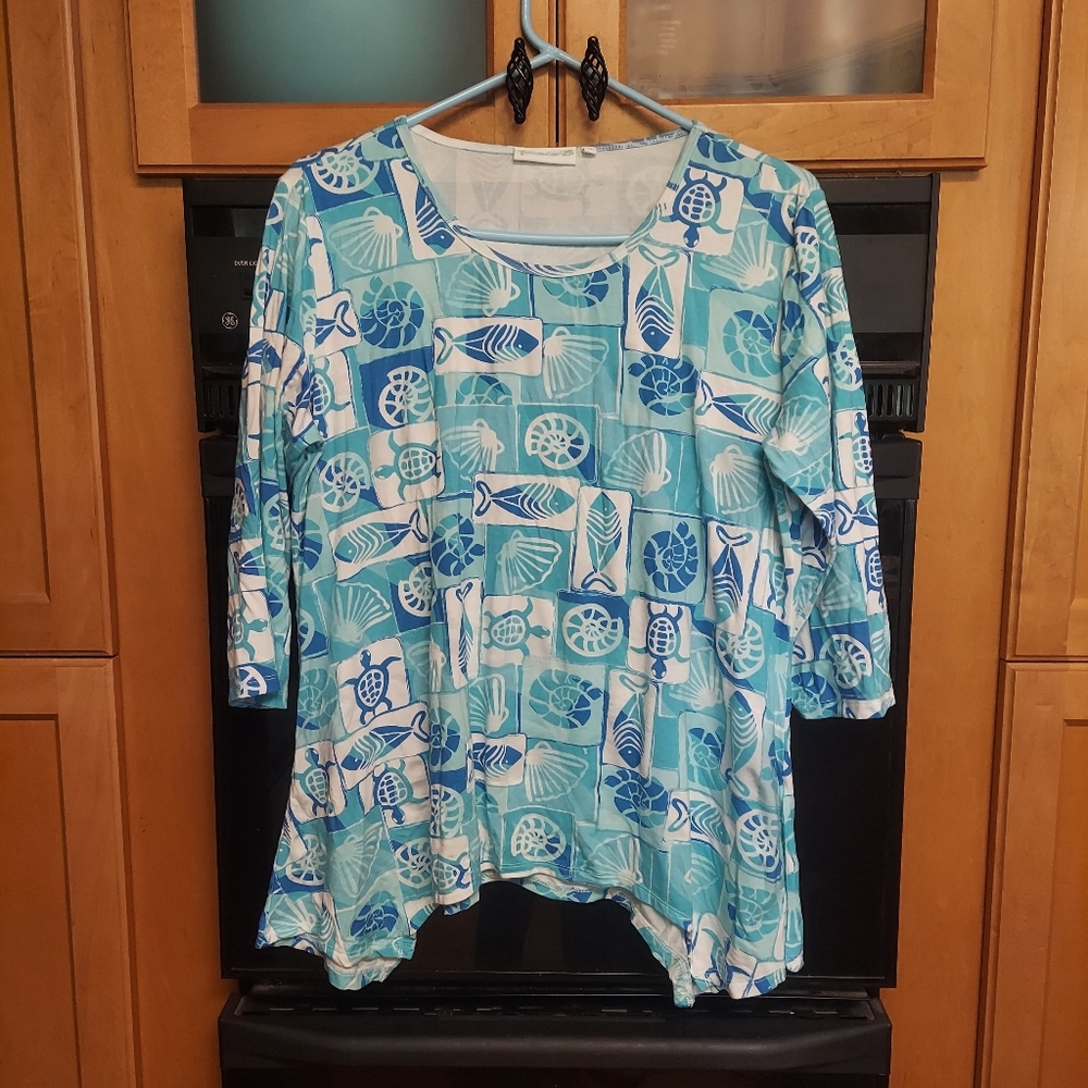 Lulu B Aloha Seashore Printed Angled Hi Low Hem Casual Top Easy Care Washwear - Picture 5 of 5